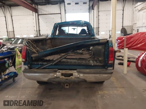2000 Ford F-250 XL with VIN 1FTNX21F5YEE22098, listed as a IAAI auction lot 40899007 with 254,361 mi miles and . Bid and sale history available at DreamBid. Image 17.