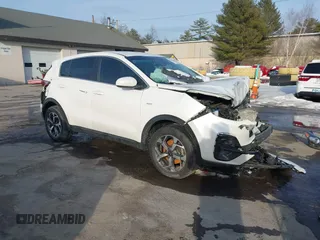 2021 Kia Sportage LX with VIN KNDPMCACXM7901175, listed as a IAAI auction lot 41588890 with 94,404 mi miles. Bid and sale history available at carsss.com. Image 1.