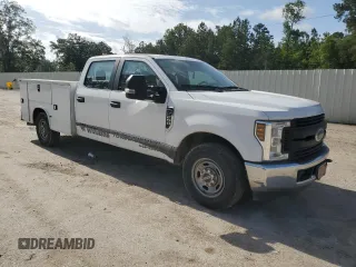 2019 Ford F-250 XL with VIN 1FD7W2A67KEF85513, listed as a Copart auction lot 59395015 with 117,821 mi miles and Salvage title. Bid and sale history available at DreamBid. Image 4.