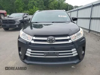 2017 Toyota Highlander XLE with VIN 5TDJZRFH5HS477446, listed as a Copart auction lot 60132215 with 58,830 mi miles and Salvage title. Bid and sale history available at DreamBid. Image 5.