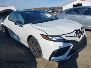 2021 Toyota Camry XSE z VIN 4T1K61AKXMU412532, wystawiony jako IAAI lot #40975302 z przebiegiem 39 104 mil mil oraz . Historia ofert i sprzedaży dostępna na DreamBid. Obrazek 1.