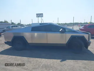 2024 Tesla Cybertruck с VIN 7G2CEHED5RA053763, выставлен на аукционе IAAI как лот 42337217 с пробегом Не указан миль и . История ставок и продаж доступна на DreamBid. Изображение 12.
