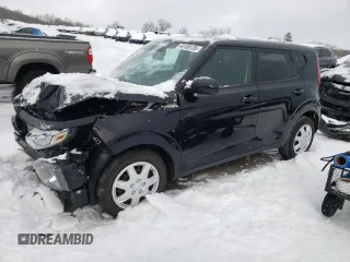 2022 Kia Soul LX with VIN KNDJ23AUXN7172472, listed as a Copart auction lot 44109135 with 28,862 mi miles and Salvage Title. Bid and sale history available at carsss.com. Image 1.