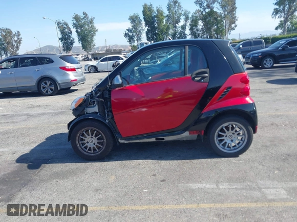 2013 Smart fortwo Pure z VIN WMEEJ3BAXDK632221, wystawiony jako IAAI lot #42243706 z przebiegiem 75 815 mil mil oraz . Historia ofert i sprzedaży dostępna na DreamBid. Obrazek 15.