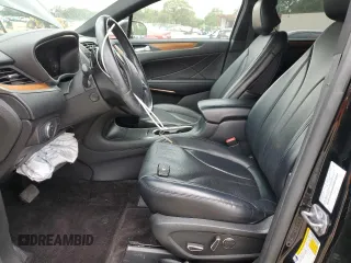 2018 Lincoln MKC Reserve z VIN 5LMTJ3DH7JUL33049, wystawiony jako Copart lot #57151205 z przebiegiem 39 594 mil mil oraz Szkody całkowita. Historia ofert i sprzedaży dostępna na DreamBid. Obrazek 7.
