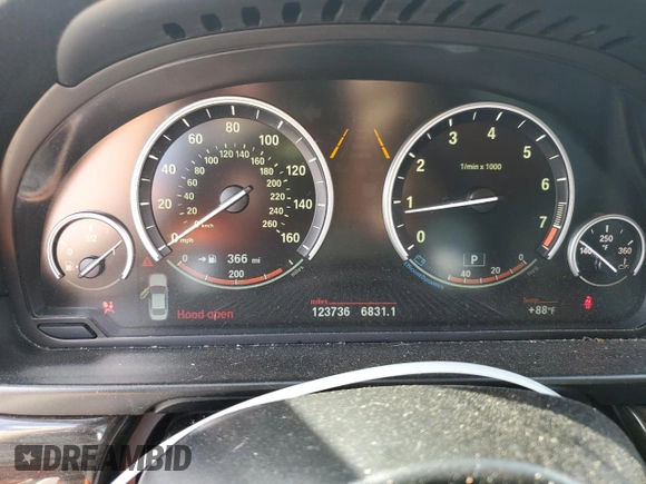 2014 BMW 5 Series 550i xDrive с VIN WBAKP9C54EDZ35292, выставлен на аукционе Copart как лот 51876035 с пробегом 123 736 миль миль и Списание • Salvage title. История ставок и продаж доступна на DreamBid. Изображение 9.