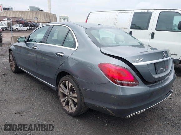 2019 Mercedes-Benz C 300 z VIN 55SWF8EB5KU300556, wystawiony jako IAAI lot #42367723 z przebiegiem 68 335 mil mil oraz . Historia ofert i sprzedaży dostępna na DreamBid. Obrazek 3.