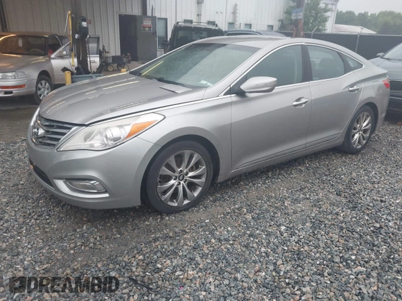2013 Hyundai Azera z VIN KMHFG4JG7DA199553, wystawiony jako IAAI lot #42218944 z przebiegiem 131 959 mil mil oraz . Historia ofert i sprzedaży dostępna na DreamBid. Obrazek 2.