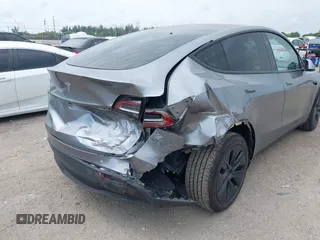 2025 Tesla Model Y Long Range with VIN 7SAYGDED5SF257258, listed as a IAAI auction lot 41877196 with 4,442 mi miles and . Bid and sale history available at DreamBid. Image 6.