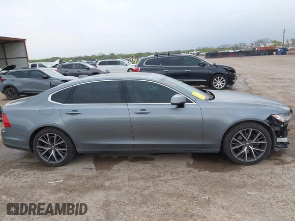 2018 Volvo S90 Momentum z VIN LVY982AK1JP025728, wystawiony jako IAAI lot #41930159 z przebiegiem 80 056 mil mil oraz . Historia ofert i sprzedaży dostępna na DreamBid. Obrazek 14.
