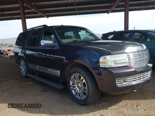 2007 Lincoln Navigator z VIN 5LMFU27577LJ10363, wystawiony jako IAAI lot #42212624 z przebiegiem 253 346 mil mil oraz . Historia ofert i sprzedaży dostępna na DreamBid. Obrazek 1.