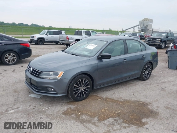 2016 Volkswagen Jetta Sport z VIN 3VWD17AJ8GM292211, wystawiony jako IAAI lot #42371317 z przebiegiem 142 360 mil mil oraz . Historia ofert i sprzedaży dostępna na DreamBid. Obrazek 17.