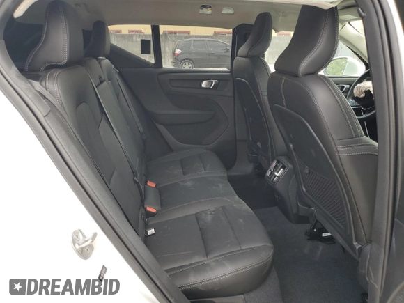 2024 Volvo XC40 Plus Bright Theme z VIN YV4L12UE7R2283166, wystawiony jako Copart lot #54067355 z przebiegiem 2 749 mil mil oraz Szkoda całkowita • Salvage title. Historia ofert i sprzedaży dostępna na DreamBid. Obrazek 10.