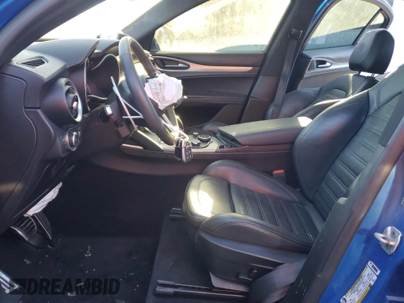 2018 Alfa Romeo Stelvio Ti Sport z VIN ZASFAKNN3J7B98256, wystawiony jako Copart lot #87103094 z przebiegiem 69 666 mil mil oraz Szkoda całkowita • Salvage title. Historia ofert i sprzedaży dostępna na DreamBid. Obrazek 7.