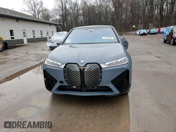 2024 BMW iX xDrive50 z VIN WB523CF0XRCP21815, wystawiony jako Copart lot #51520885 z przebiegiem 6 664 mil mil oraz Szkoda całkowita • Salvage title. Historia ofert i sprzedaży dostępna na DreamBid. Obrazek 15.