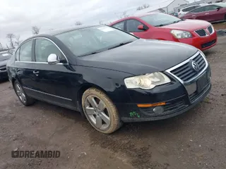 2009 Volkswagen Passat Komfort z VIN WVWJK73C39P002679, wystawiony jako IAAI lot #41915771 z przebiegiem 149 727 mil mil oraz . Historia ofert i sprzedaży dostępna na DreamBid. Obrazek 1.