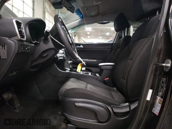 2021 Kia Sportage LX z VIN KNDPMCAC9M7934023, wystawiony jako Copart lot #54761945 z przebiegiem 88 540 mil mil oraz Szkoda całkowita • Salvage title. Historia ofert i sprzedaży dostępna na DreamBid. Obrazek 7.