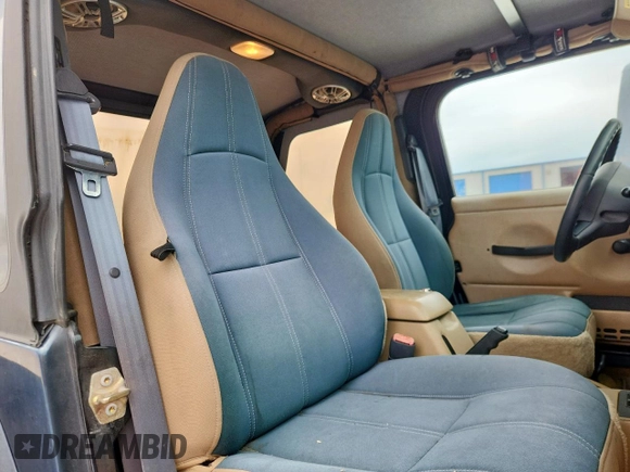 2000 Jeep Wrangler Sahara with VIN 1J4FA59S1YP777549, listed as a Copart auction lot 63622335 with 197,426 mi miles and Clean title. Bid and sale history available at DreamBid. Image 10.