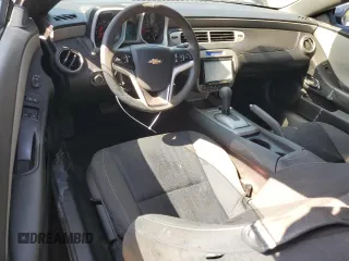 2014 Chevrolet Camaro LS z VIN 2G1FA1E35E9255913, wystawiony jako Copart lot #56976695 z przebiegiem 231 070 mil mil oraz Szkoda całkowita • Salvage title. Historia ofert i sprzedaży dostępna na DreamBid. Obrazek 8.