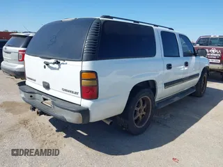 2005 Chevrolet Suburban LT z VIN 1GNEC16ZX5J100236, wystawiony jako IAAI lot #41920678 z przebiegiem 221 124 mil mil oraz . Historia ofert i sprzedaży dostępna na DreamBid. Obrazek 4.