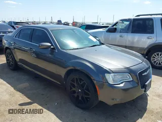 2017 Chrysler 300 Limited z VIN 2C3CCAAG9HH538701, wystawiony jako IAAI lot #42354339 z przebiegiem 153 985 mil mil oraz . Historia ofert i sprzedaży dostępna na DreamBid. Obrazek 1.
