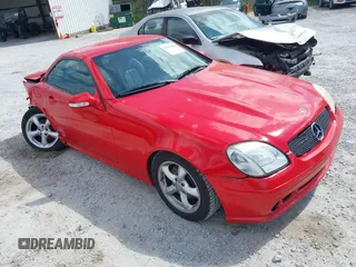 2002 Mercedes-Benz SLK 320 z VIN WDBKK65F22F254147, wystawiony jako IAAI lot #42017888 z przebiegiem 100 094 mil mil oraz . Historia ofert i sprzedaży dostępna na DreamBid. Obrazek 1.