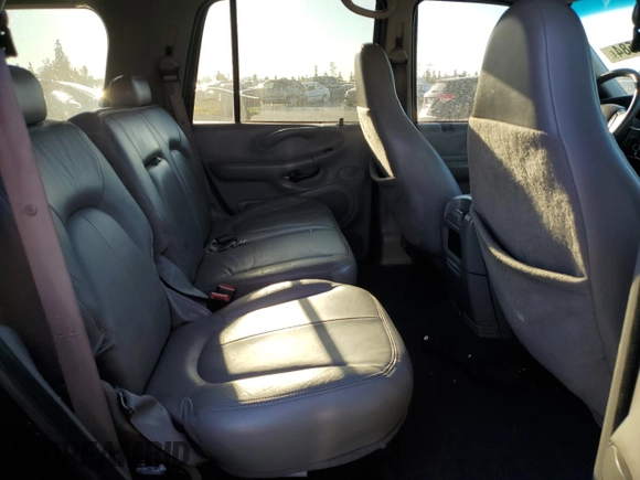 2000 Ford Expedition XLT with VIN 1FMRU15L7YLB63738, listed as a Copart auction lot 85345584 with 177,764 mi miles and Salvage Title. Bid and sale history available at carsss.com. Image 11.