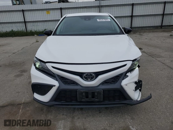 2022 Toyota Camry SE with VIN 4T1G11AK4NU056889, listed as a Copart auction lot 49347665 with 43,110 mi miles and Salvage Title. Bid and sale history available at carsss.com. Image 5.