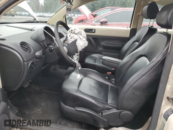 2006 Volkswagen Beetle with VIN 3VWRW31C36M420726, listed as a Copart auction lot 84332874 with 110,338 mi miles and Salvage title. Bid and sale history available at DreamBid. Image 7.