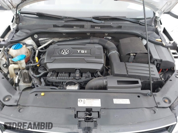 2015 Volkswagen Jetta Sedan 1.8T SE w/Connectivity with VIN 3VWD07AJXFM324240, listed as a IAAI auction lot 41558550 with 141,272 mi miles. Bid and sale history available at carsss.com. Image 10.