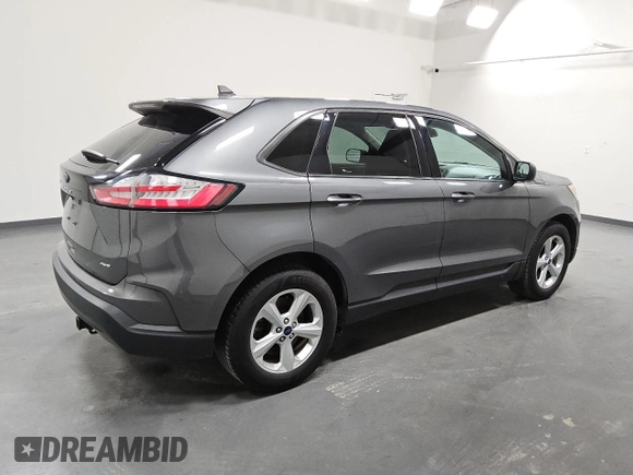 2021 Ford Edge SE z VIN 2FMPK4G95MBA23228, wystawiony jako Copart lot #51947405 z przebiegiem 80 522 mil mil oraz Czysty tytuł • Clean title. Historia ofert i sprzedaży dostępna na DreamBid. Obrazek 3.