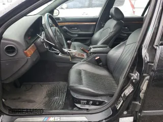 2000 BMW M5 z VIN WBSDE9345YBZ94319, wystawiony jako Copart lot #49945325 z przebiegiem 146 571 mil mil oraz Czysty tytuł • Clean title. Historia ofert i sprzedaży dostępna na DreamBid. Obrazek 7.