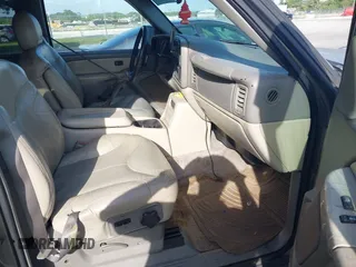 2001 GMC Yukon XL SLE with VIN 1GKFK16T11J219092, listed as a IAAI auction lot 41688439 with 194,128 mi miles. Bid and sale history available at carsss.com. Image 5.