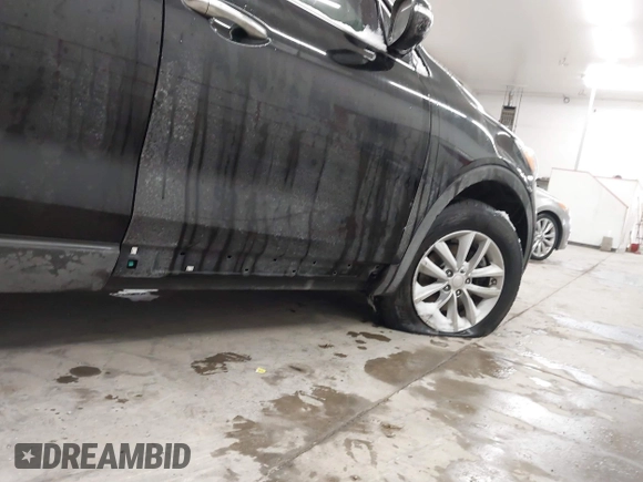 2018 Kia Sorento LX with VIN 5XYPG4A32JG383316, listed as a IAAI auction lot 41578609 with 1 mi miles. Bid and sale history available at carsss.com. Image 17.