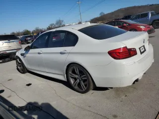 2013 BMW M5 with VIN WBSFV9C59DD096273, listed as a Copart auction lot 84923264 with 122,028 mi miles and Salvage Title. Bid and sale history available at carsss.com. Image 2.