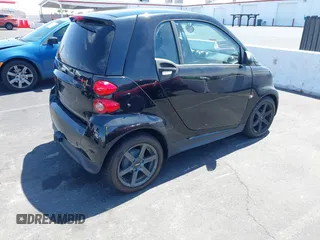 2015 Smart fortwo Passion z VIN WMEEJ3BA0FK812651, wystawiony jako IAAI lot #42063112 z przebiegiem 25 270 mil mil oraz . Historia ofert i sprzedaży dostępna na DreamBid. Obrazek 4.