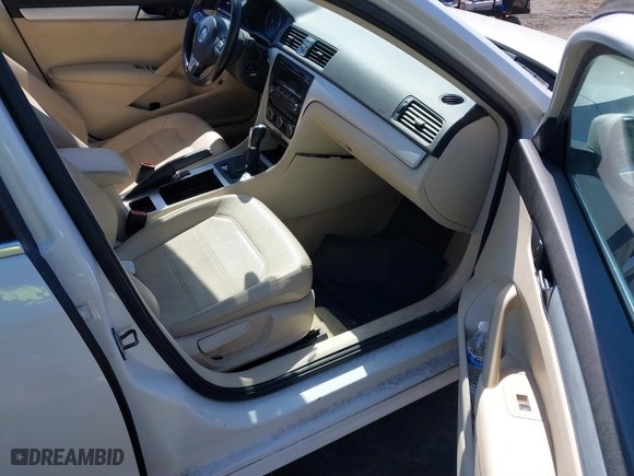 2012 Volkswagen Passat SE with VIN 1VWBP7A3XCC039314, listed as a IAAI auction lot 41741077 with 169,305 mi miles. Bid and sale history available at carsss.com. Image 5.