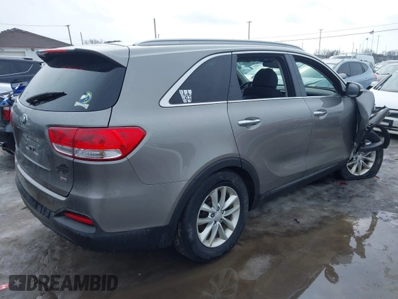 2018 Kia Sorento LX with VIN 5XYPGDA3XJG407247, listed as a IAAI auction lot 41639631 with 127,327 mi miles. Bid and sale history available at carsss.com. Image 4.