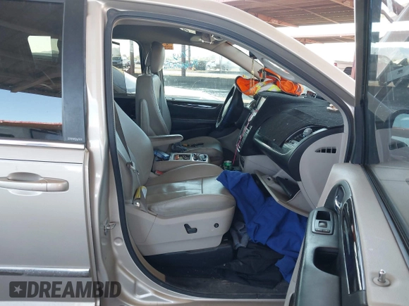 2012 Chrysler Town & Country Touring-L with VIN 2C4RC1CG7CR237270, listed as a IAAI auction lot 41858884 with 187,929 mi miles. Bid and sale history available at carsss.com. Image 5.