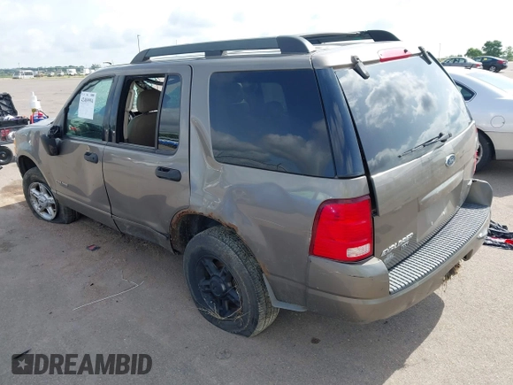 2005 Ford Explorer XLT z VIN 1FMZU73E45UA30741, wystawiony jako IAAI lot #42489994 z przebiegiem Nie podano mil oraz . Historia ofert i sprzedaży dostępna na DreamBid. Obrazek 3.