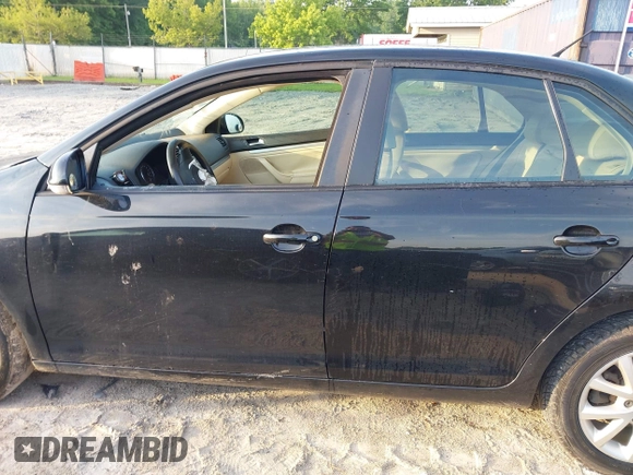 2010 Volkswagen Jetta SEL with VIN 3VWRX7AJ7AM135989, listed as a IAAI auction lot 42436903 with 188,975 mi miles and . Bid and sale history available at DreamBid. Image 13.