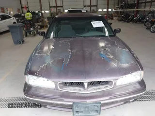 1999 Pontiac Bonneville SE z VIN 1G2HX52K2XH219410, wystawiony jako IAAI lot #41755411 z przebiegiem 187 752 mil mil oraz . Historia ofert i sprzedaży dostępna na DreamBid. Obrazek 6.