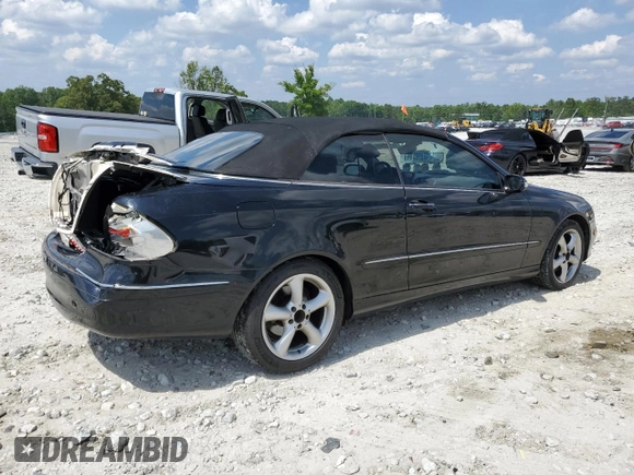 2005 Mercedes-Benz CLK 320 z VIN WDBTK65G75T054495, wystawiony jako Copart lot #56120585 z przebiegiem 130 029 mil mil oraz Szkoda całkowita • Salvage title. Historia ofert i sprzedaży dostępna na DreamBid. Obrazek 3.