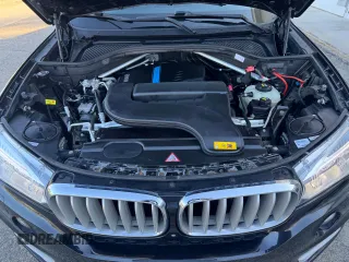 2016 BMW X5 xDrive40e z VIN 5UXKT0C56G0S75145, wystawiony jako Copart lot #57847615 z przebiegiem 101 850 mil mil oraz Tytuł czysty. Historia ofert i sprzedaży dostępna na DreamBid. Obrazek 7.