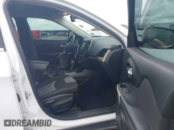 2018 Jeep Cherokee Latitude with VIN 1C4PJMCB3JD528531, listed as a IAAI auction lot 41906621 with 122,137 mi miles and . Bid and sale history available at DreamBid. Image 5.
