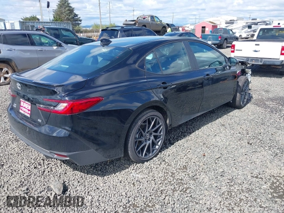 2025 Toyota Camry LE z VIN 4T1DBADK4SU011099, wystawiony jako IAAI lot #41949441 z przebiegiem 1 548 mil mil oraz . Historia ofert i sprzedaży dostępna na DreamBid. Obrazek 4.
