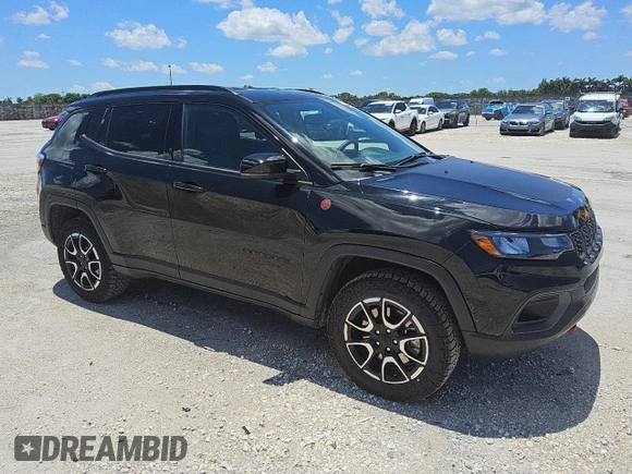 2024 Jeep Compass Trailhawk with VIN 3C4NJDDNXRT137253, listed as a Copart auction lot 56059935 with 31,615 mi miles and Clean title. Bid and sale history available at DreamBid. Image 4.