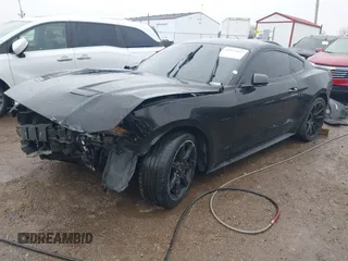 2018 Ford Mustang GT z VIN 1FA6P8CF2J5126231, wystawiony jako IAAI lot #41972432 z przebiegiem 59 402 mil mil oraz . Historia ofert i sprzedaży dostępna na DreamBid. Obrazek 2.