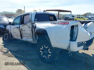 2022 Toyota Tacoma SR z VIN 3TMCZ5AN0NM499428, wystawiony jako IAAI lot #41874787 z przebiegiem Nie podano mil oraz . Historia ofert i sprzedaży dostępna na DreamBid. Obrazek 6.