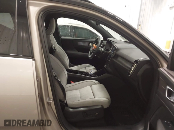 2023 Volvo XC40 Ultimate with VIN YV4ED3UM1P2023016, listed as a IAAI auction lot 42190298 with 22,862 mi miles and . Bid and sale history available at DreamBid. Image 5.